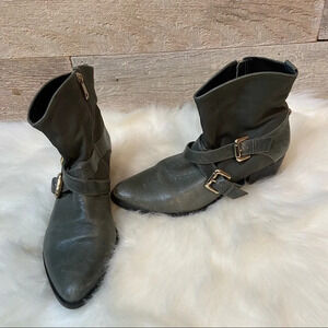 Luz da lua women’s grey‎  boots in size 9
